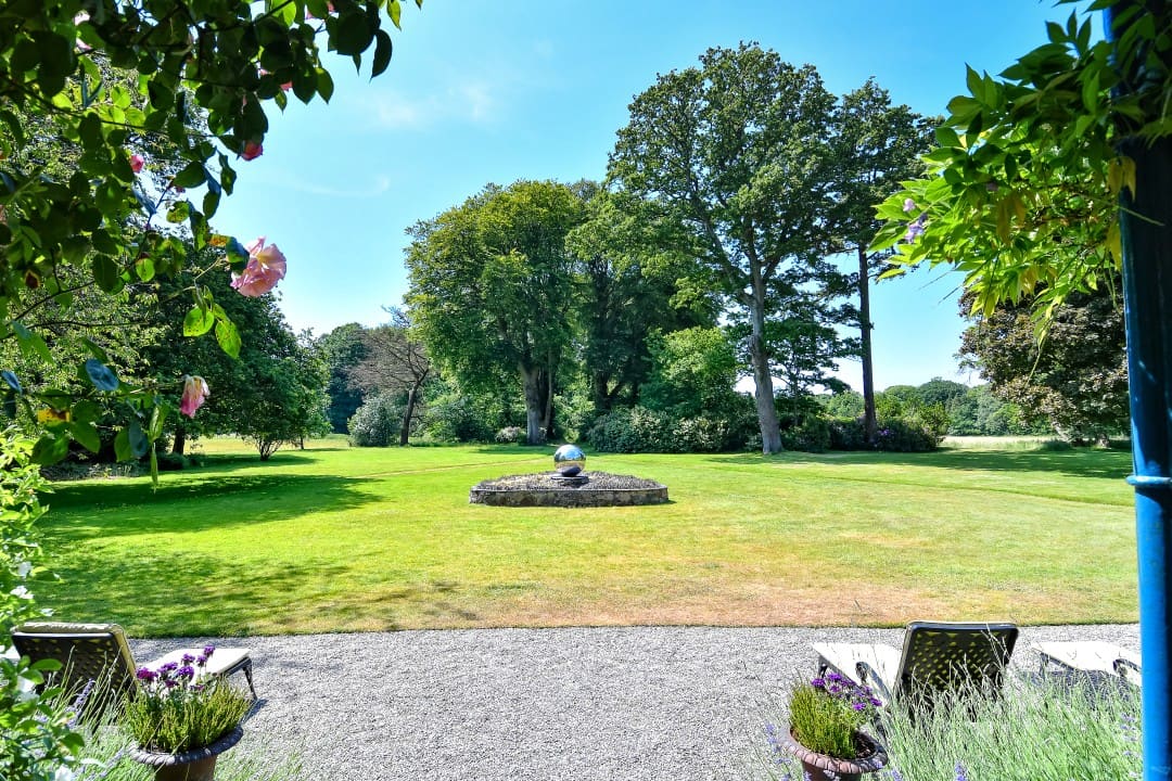Coastal Manor — photo 4