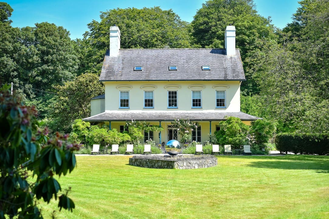 Coastal Manor — photo 1