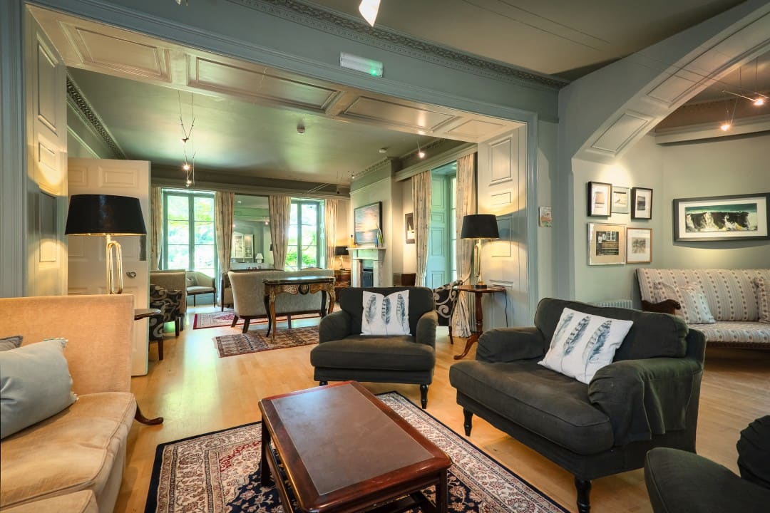 Coastal Manor — photo 2
