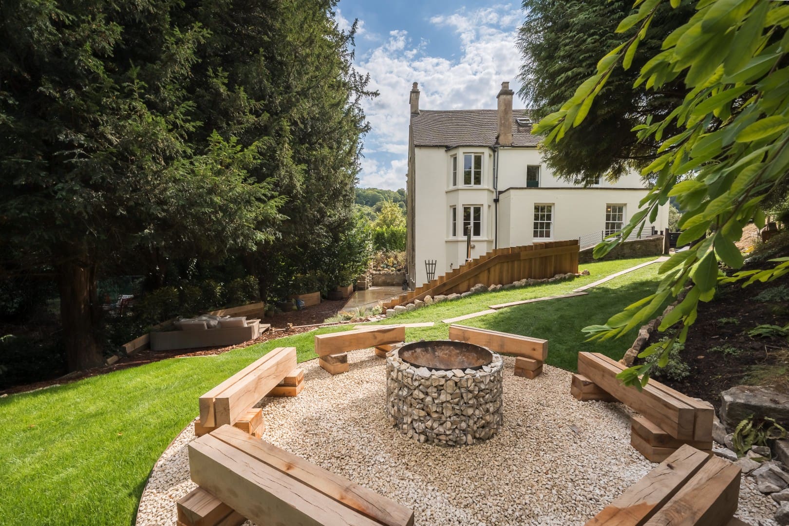 Toadsmoor House — photo 1