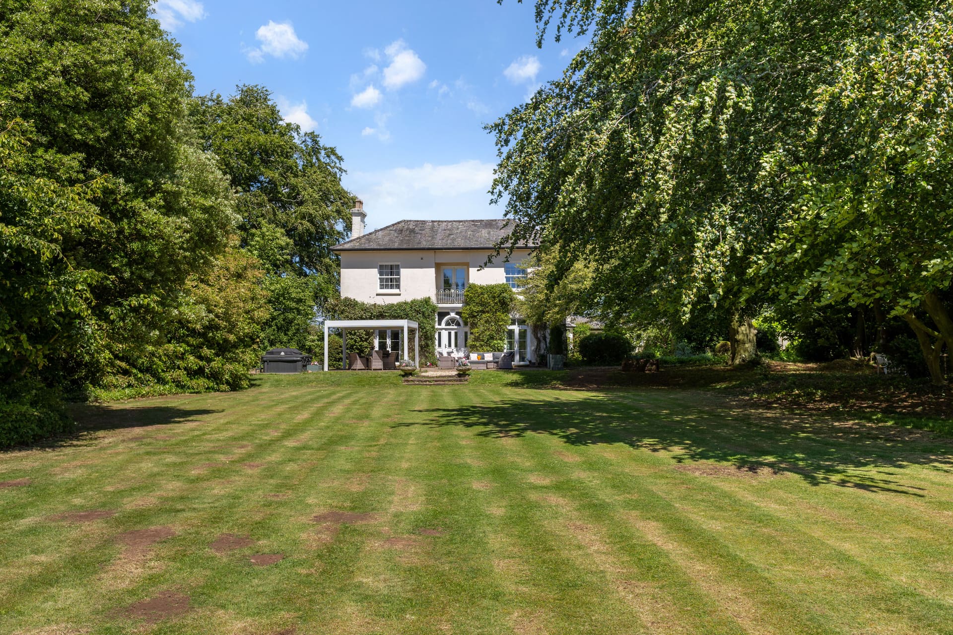 Willow House — photo 1