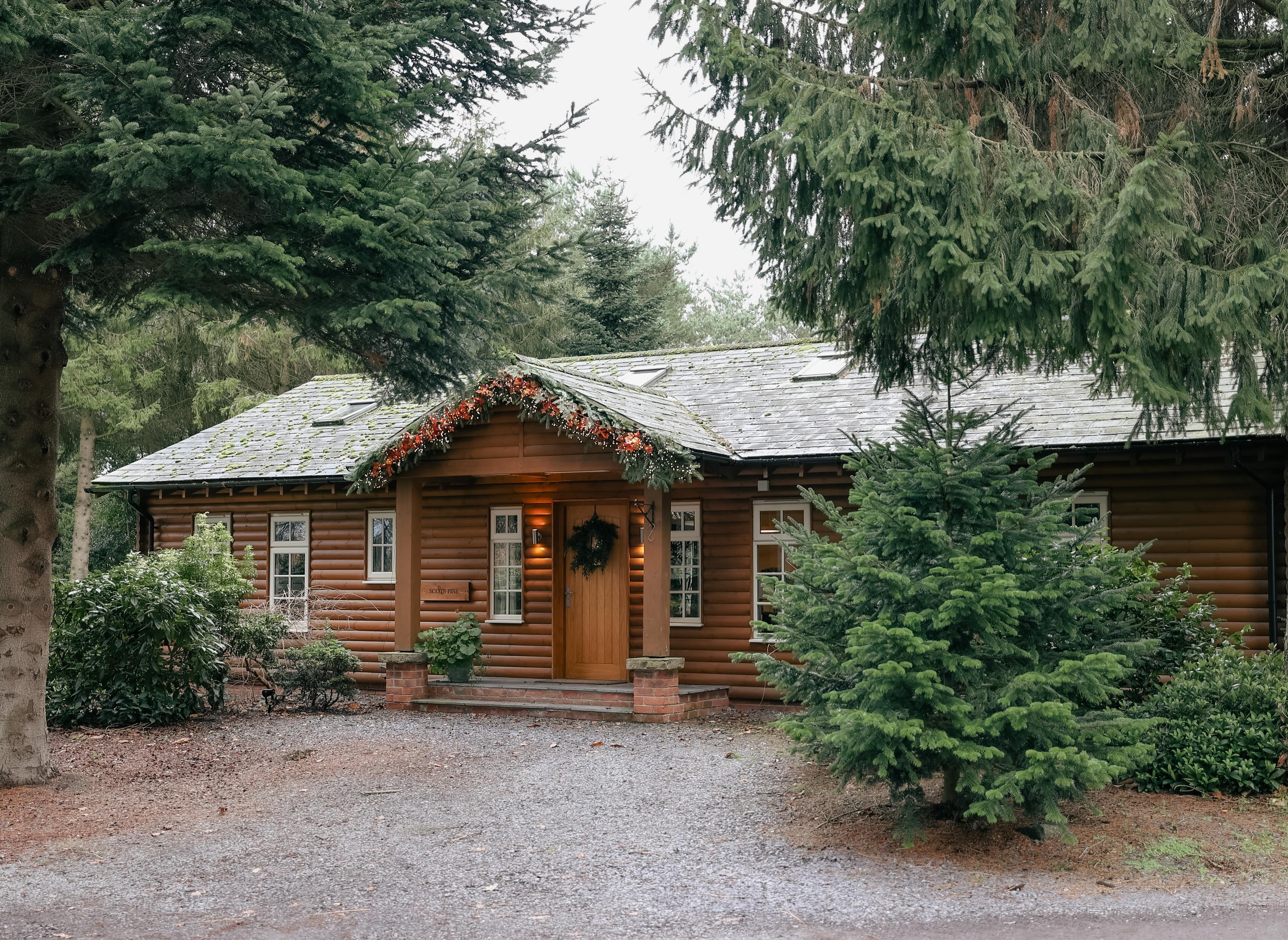 Hollies Retreats - Scots Pine Lodge