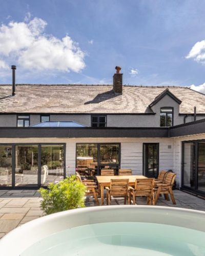 Hen Llwyn Main Image